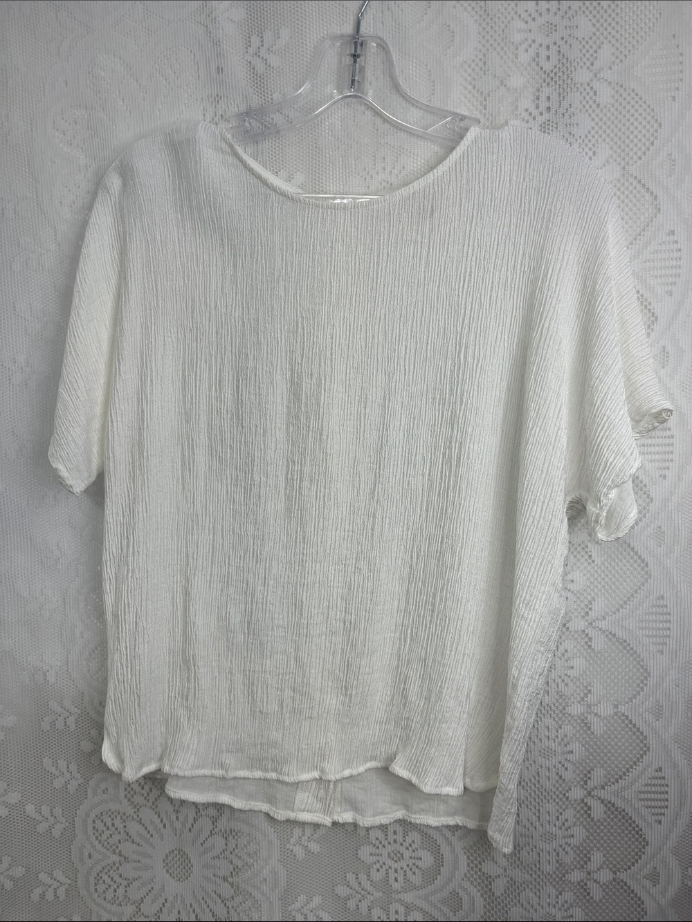 MELLODAY White Textured Button back Top XS NWOT